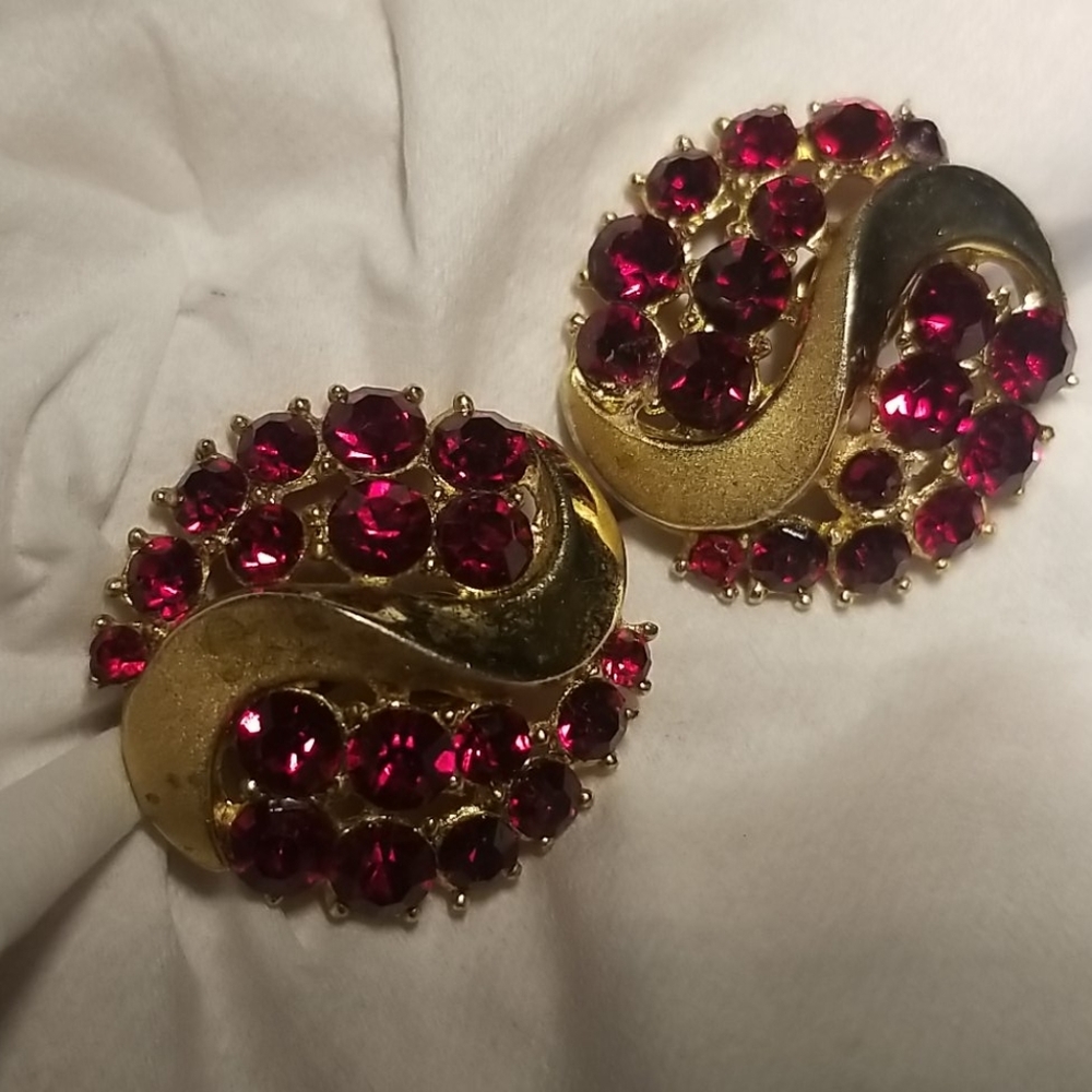 Mid century Trifari red rhinestone clip earrings